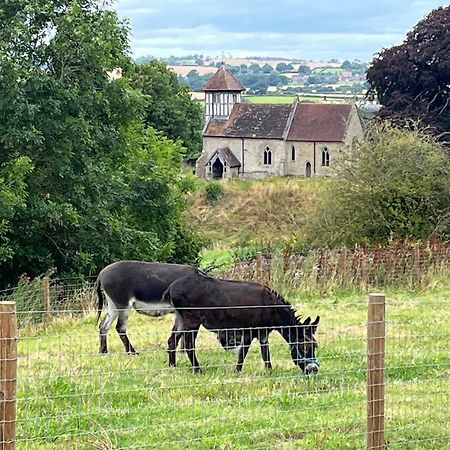 فندق Hedgehog Glamping Pod School House Farm Leighton  المظهر الخارجي الصورة