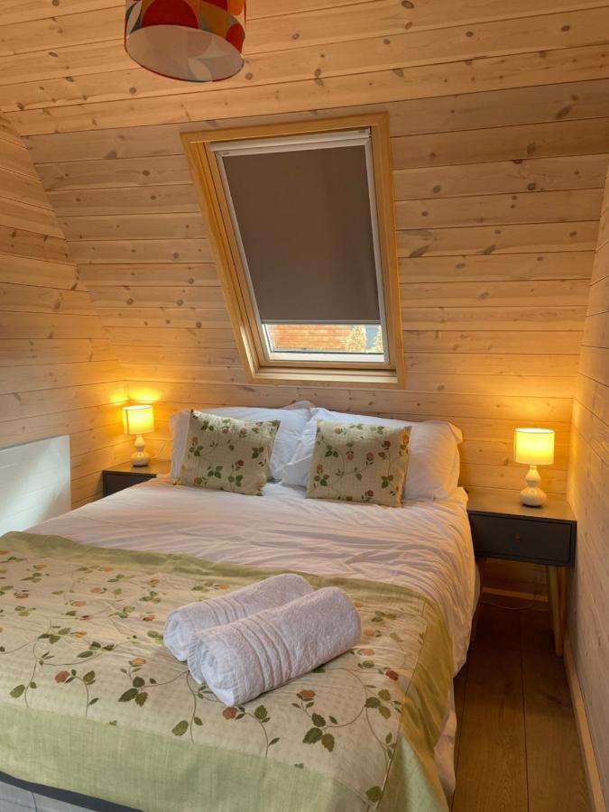 فندق Hedgehog Glamping Pod School House Farm Leighton  المظهر الخارجي الصورة
