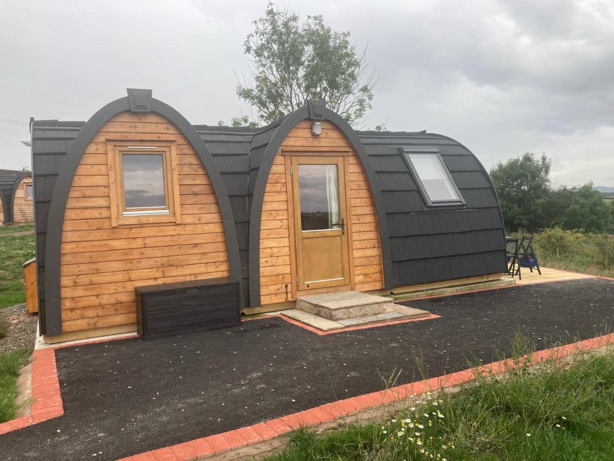 فندق Hedgehog Glamping Pod School House Farm Leighton  المظهر الخارجي الصورة
