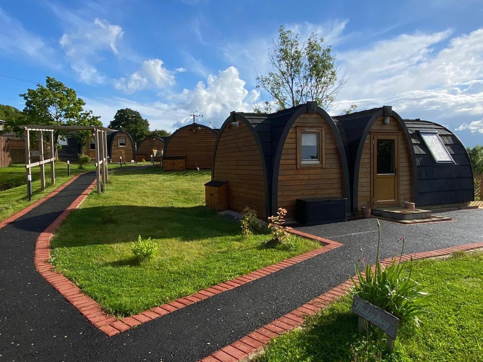 فندق Hedgehog Glamping Pod School House Farm Leighton  المظهر الخارجي الصورة
